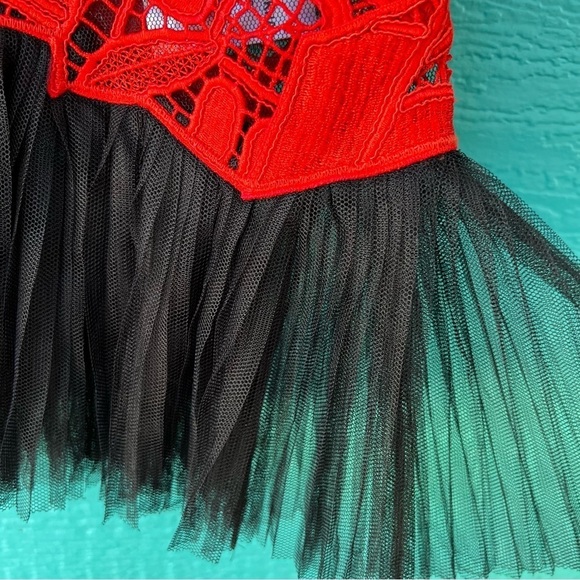 INTERMIX JONATHON SIMKHAI BLACK RED LACE TULLE PEPLUM FITTED TOP SIZE 2 NWT - Picture 4 of 13